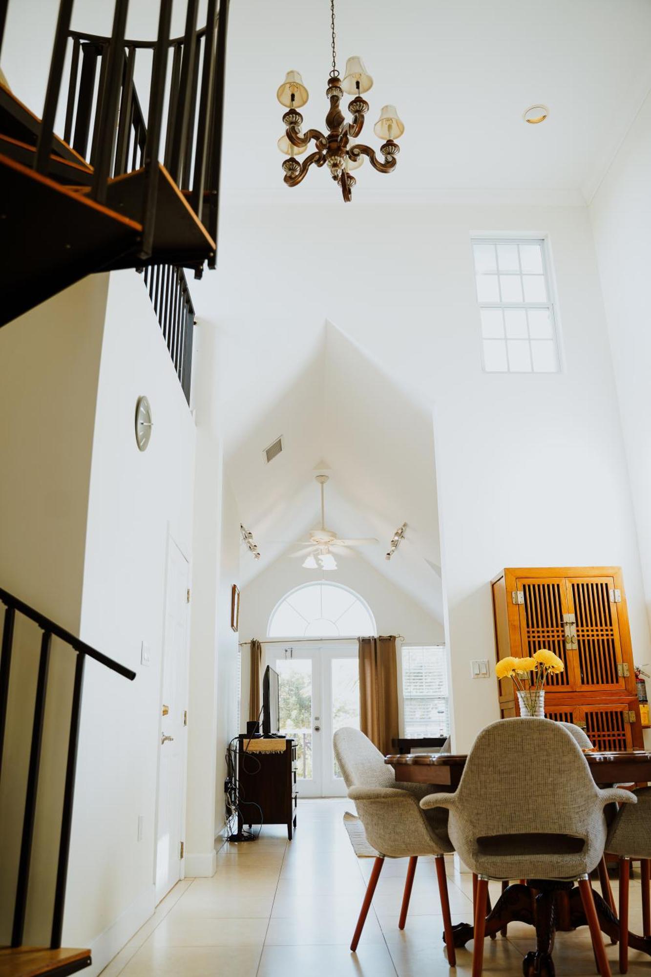 Shangri-La Boutique Bed & Breakfast West Bay Номер фото