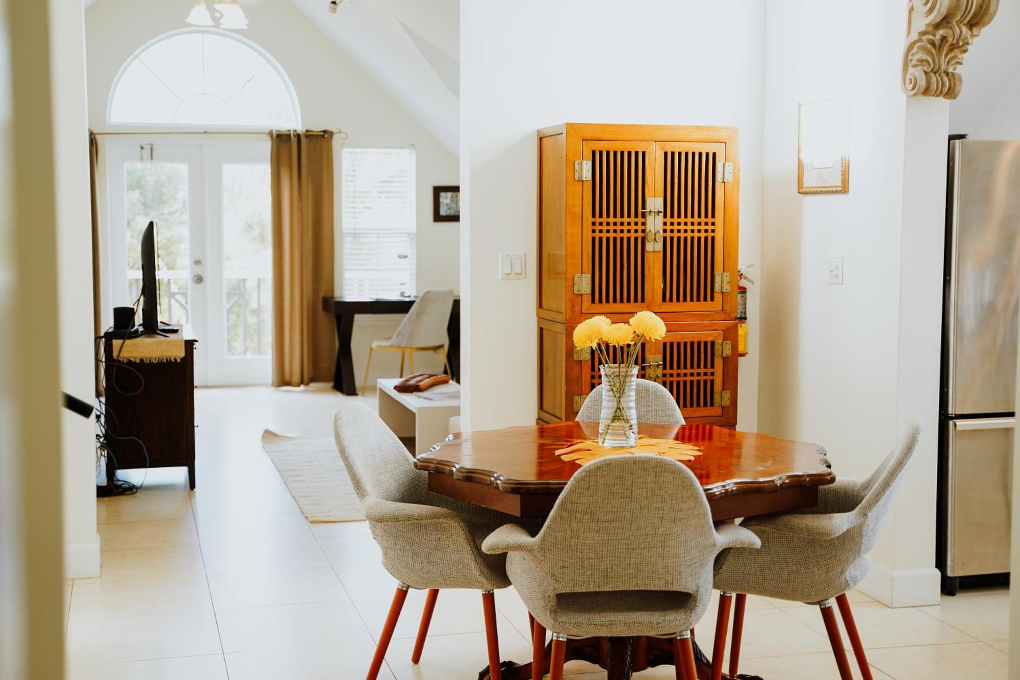 Shangri-La Boutique Bed & Breakfast West Bay Номер фото