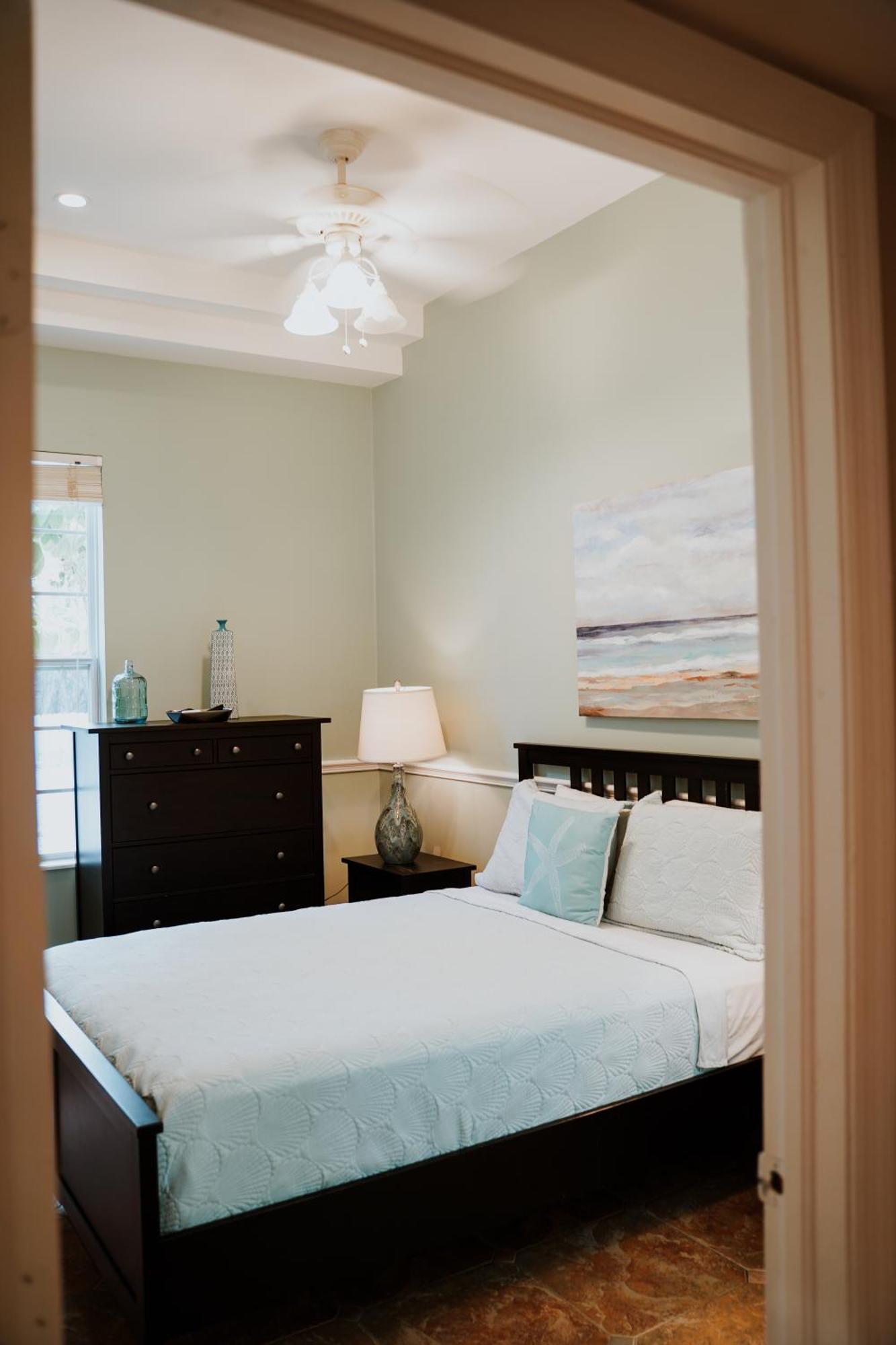 Shangri-La Boutique Bed & Breakfast West Bay Номер фото